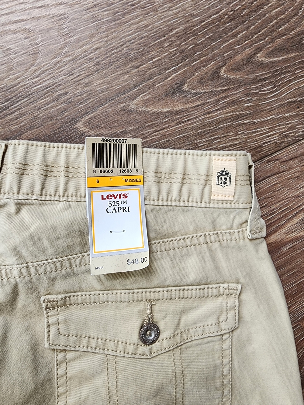 Levi's Womens Khaki Capri Pants - Tan NWT